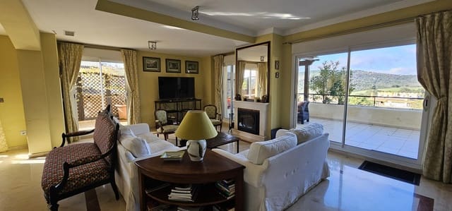 4 soveværelse Lejlighed til salg i San Roque med swimmingpool garage - € 590.000 (Ref: 8145108)