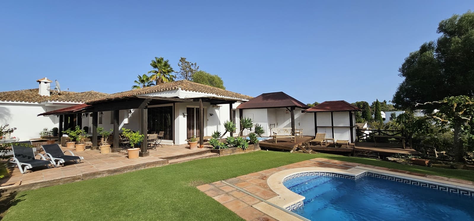 Chalet de 5 habitaciones en Sotogrande en venta con piscina - 2.780.000 € (Ref: 8532075)