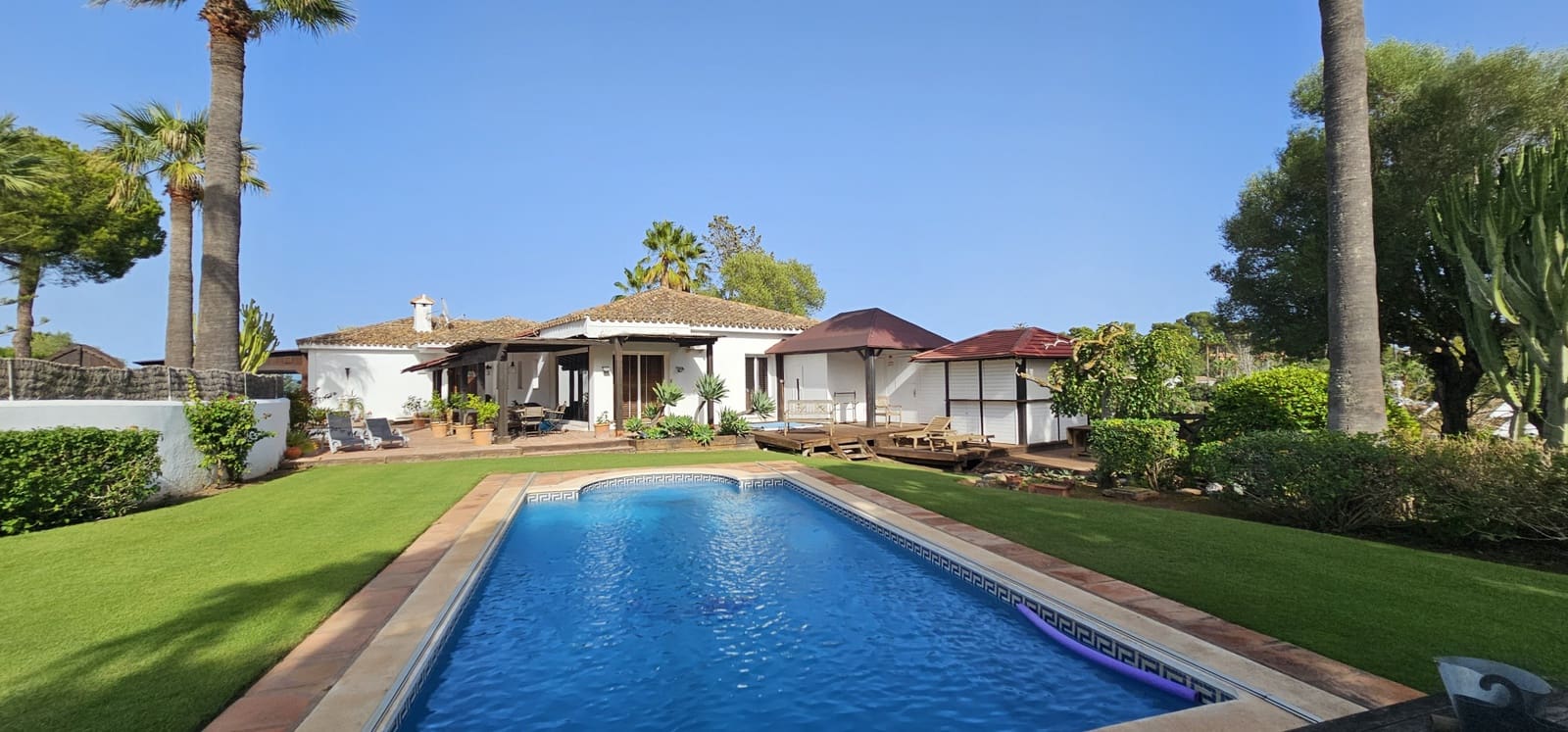 Chalet de 5 habitaciones en Sotogrande en venta con piscina - 2.780.000 € (Ref: 8532075)