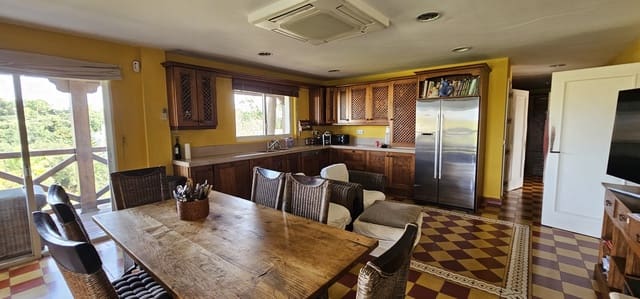 5 Zimmer Villa zu verkaufen in Sotogrande Costa, San Roque mit Pool - 2.780.000 € (Ref: 8532075)