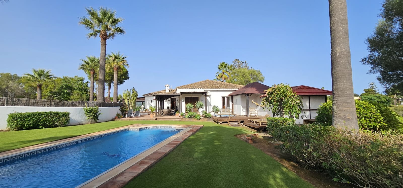 5 bedroom Villa for sale in Sotogrande with pool - € 2,780,000 (Ref: 8532075)