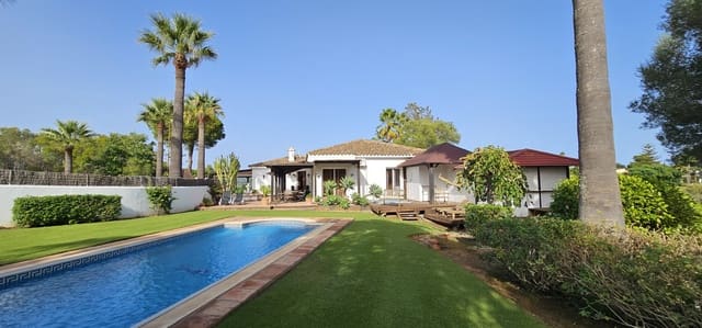 5 bedroom Villa for sale in Sotogrande Costa, San Roque with pool - € 2,780,000 (Ref: 8532075)