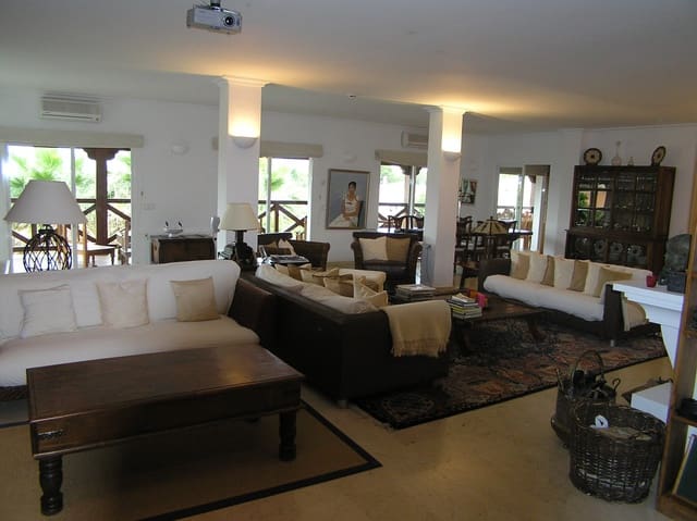 5 bedroom Villa for sale in Sotogrande Costa, San Roque with pool - € 2,780,000 (Ref: 8532075)