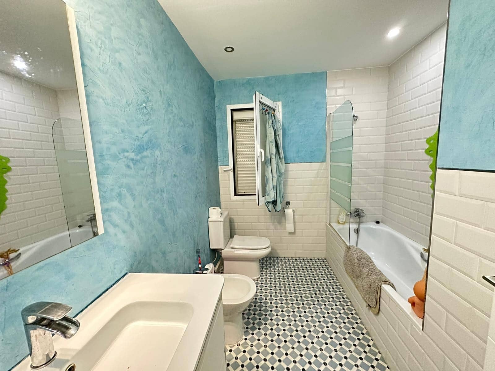 4 soverom Villa til salgs i Pueblo Nuevo de Guadiaro med svømmebasseng garasje - € 875 000 (Ref: 8549210)
