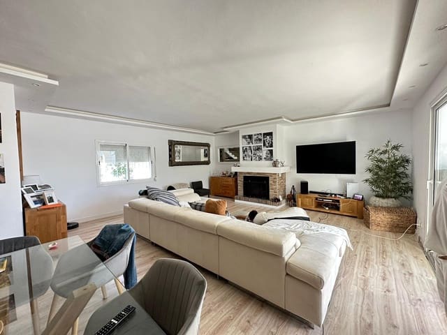 4 soverom Villa til salgs i Pueblo Nuevo de Guadiaro, San Roque med svømmebasseng garasje - € 875 000 (Ref: 8549210)