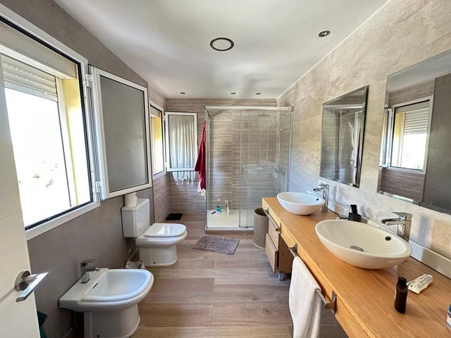 4 soverom Villa til salgs i Pueblo Nuevo de Guadiaro, San Roque med svømmebasseng garasje - € 875 000 (Ref: 8549210)