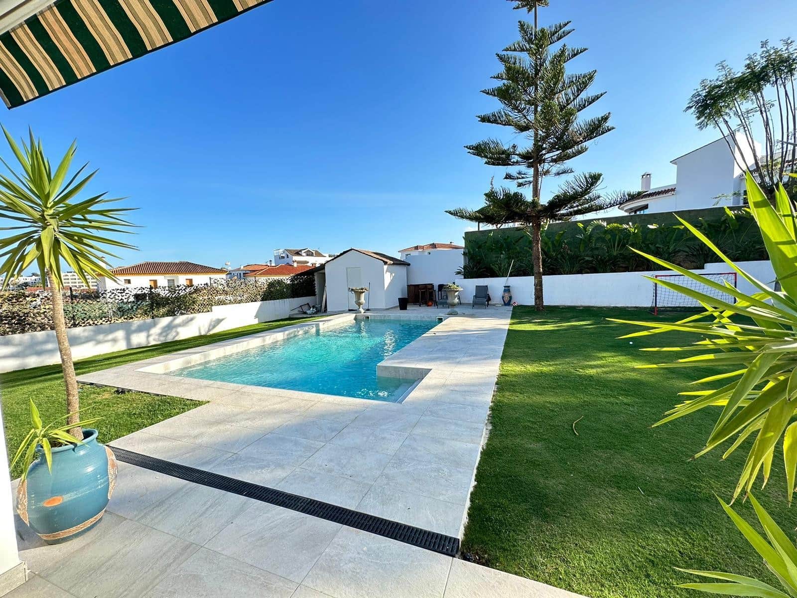 4 soverom Villa til salgs i Pueblo Nuevo de Guadiaro med svømmebasseng garasje - € 875 000 (Ref: 8549210)