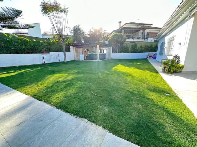 4 soverom Villa til salgs i Pueblo Nuevo de Guadiaro, San Roque med svømmebasseng garasje - € 875 000 (Ref: 8549210)