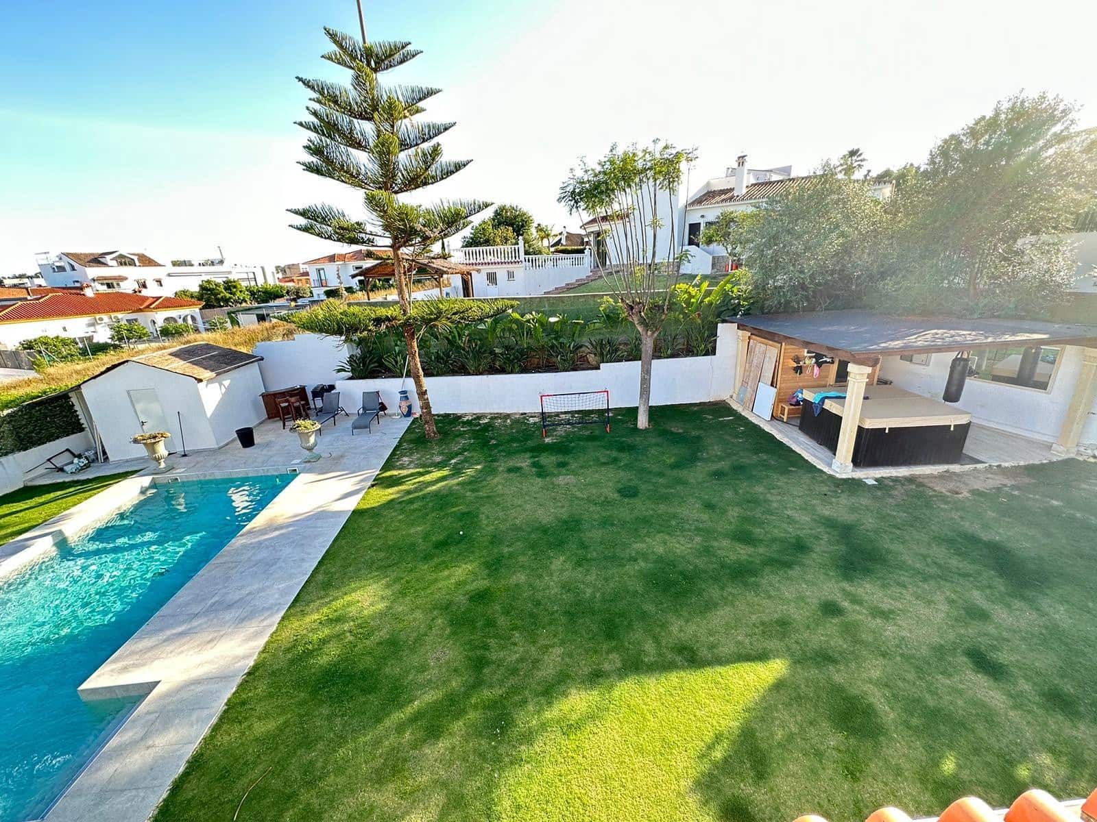 4 soverom Villa til salgs i Pueblo Nuevo de Guadiaro med svømmebasseng garasje - € 875 000 (Ref: 8549210)