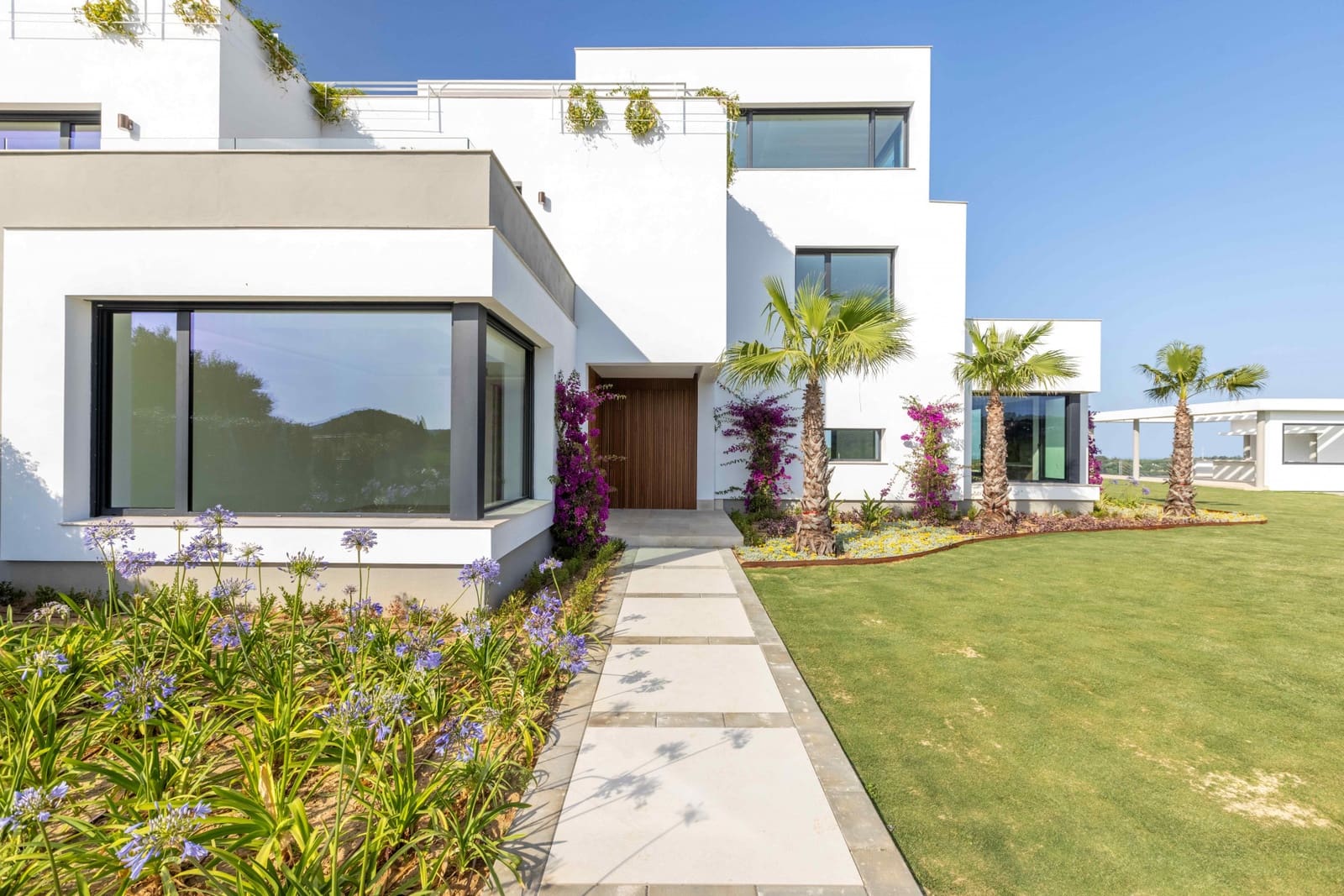6 bedroom Villa for sale in Sotogrande with pool garage - € 6,975,000 (Ref: 8778211)