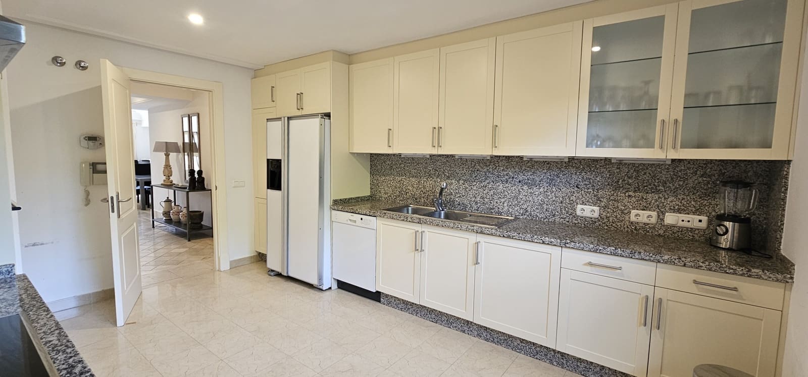 2 sovrum Lägenhet till salu i Sotogrande med pool garage - 750 000 € (Ref: 9163637)