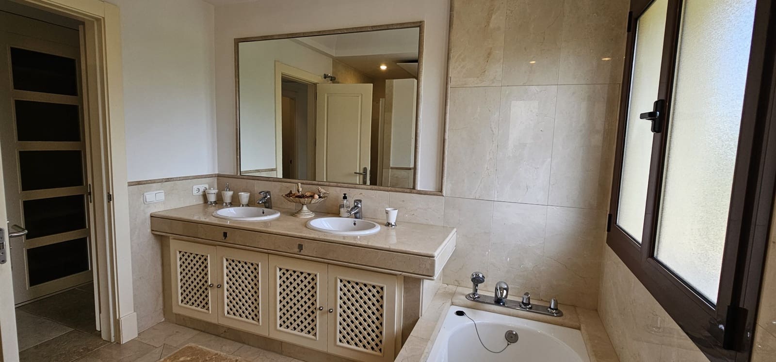 2 sovrum Lägenhet till salu i Sotogrande med pool garage - 750 000 € (Ref: 9163637)