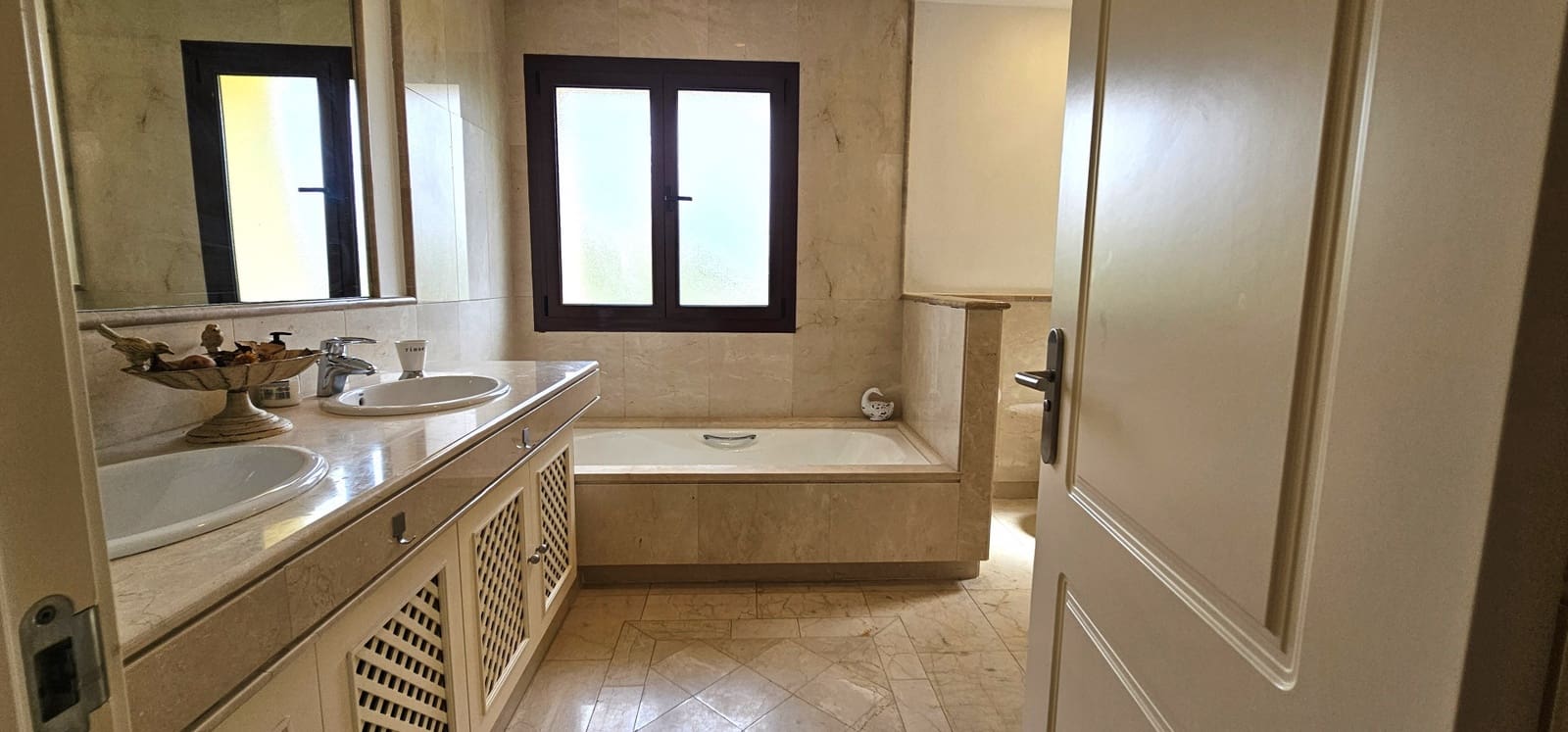 2 sovrum Lägenhet till salu i Sotogrande med pool garage - 750 000 € (Ref: 9163637)