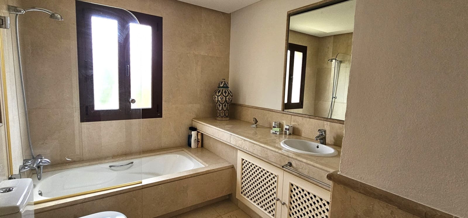 2 sovrum Lägenhet till salu i Sotogrande med pool garage - 750 000 € (Ref: 9163637)