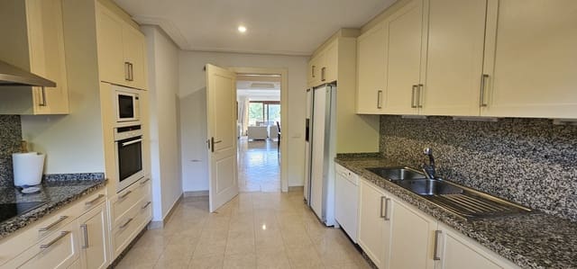 Apartamento de 2 habitaciones en Sotogrande Alto, San Roque en venta con piscina garaje - 695.000 € (Ref: 9163637)