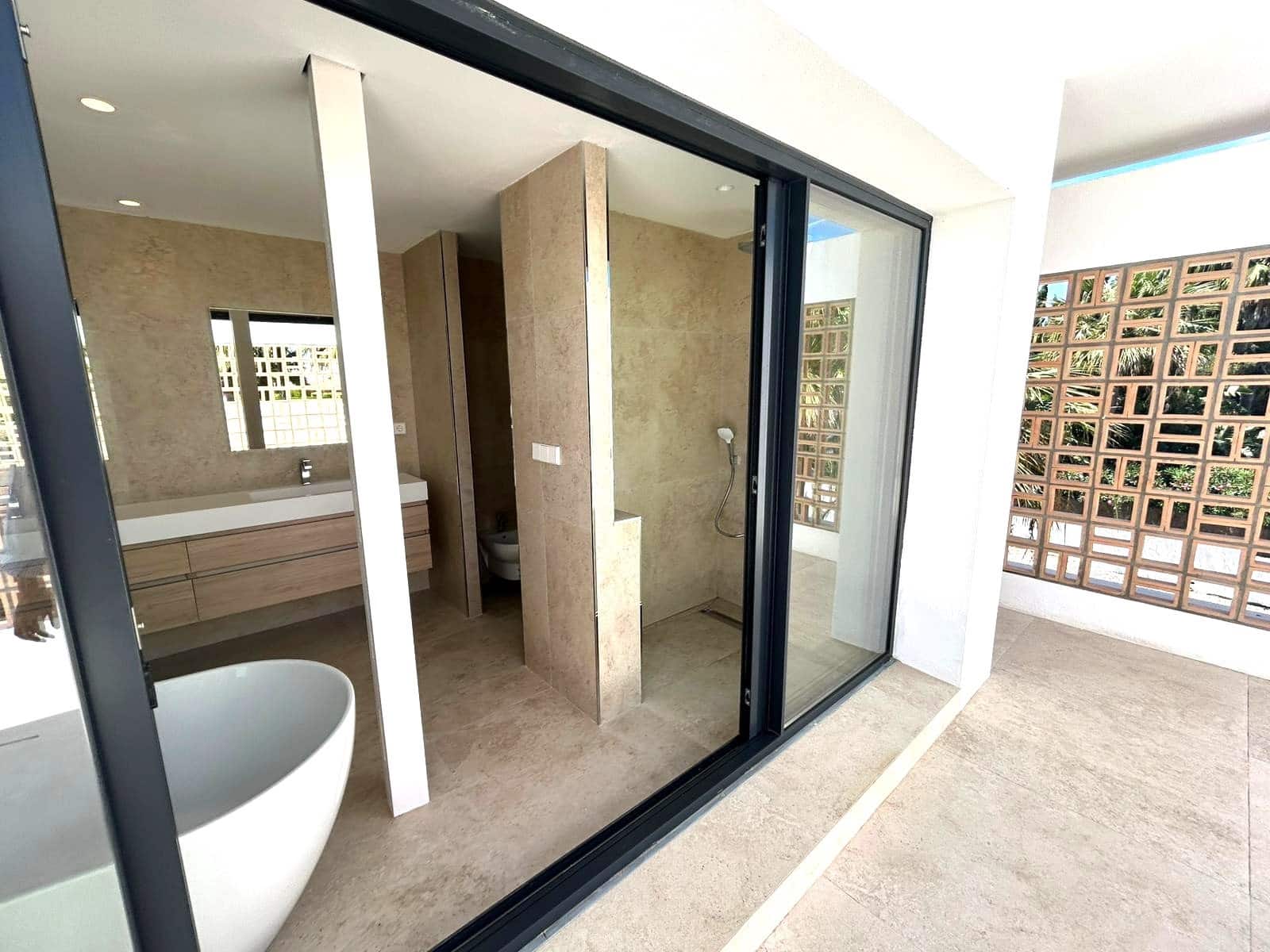 6 bedroom Villa for sale in Sotogrande with pool garage - € 2,600,000 (Ref: 9378896)