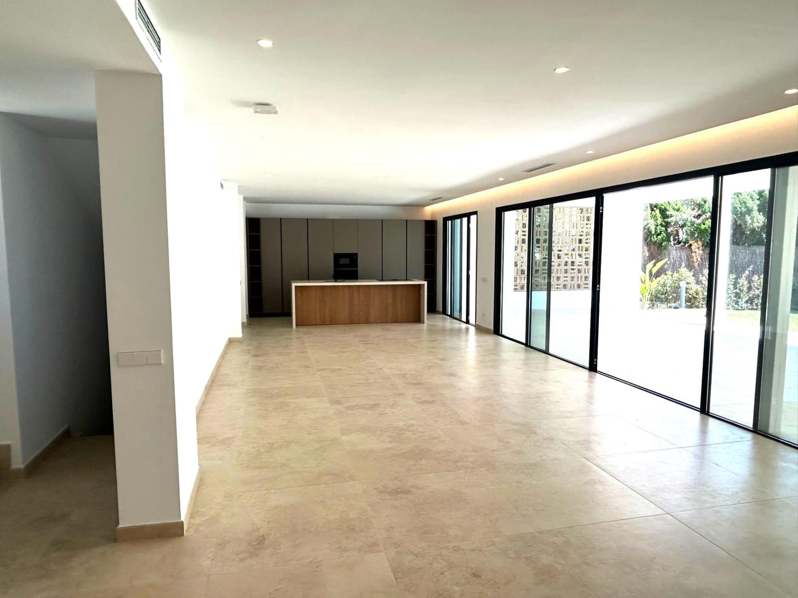 6 bedroom Villa for sale in Sotogrande with pool garage - € 2,600,000 (Ref: 9378896)
