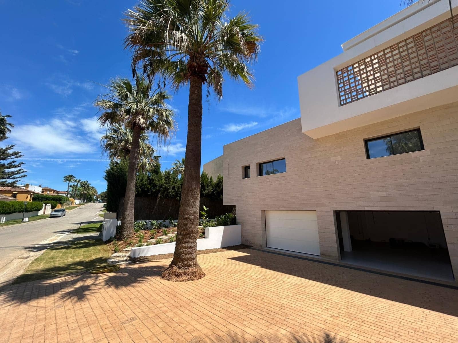 6 bedroom Villa for sale in Sotogrande with pool garage - € 2,600,000 (Ref: 9378896)