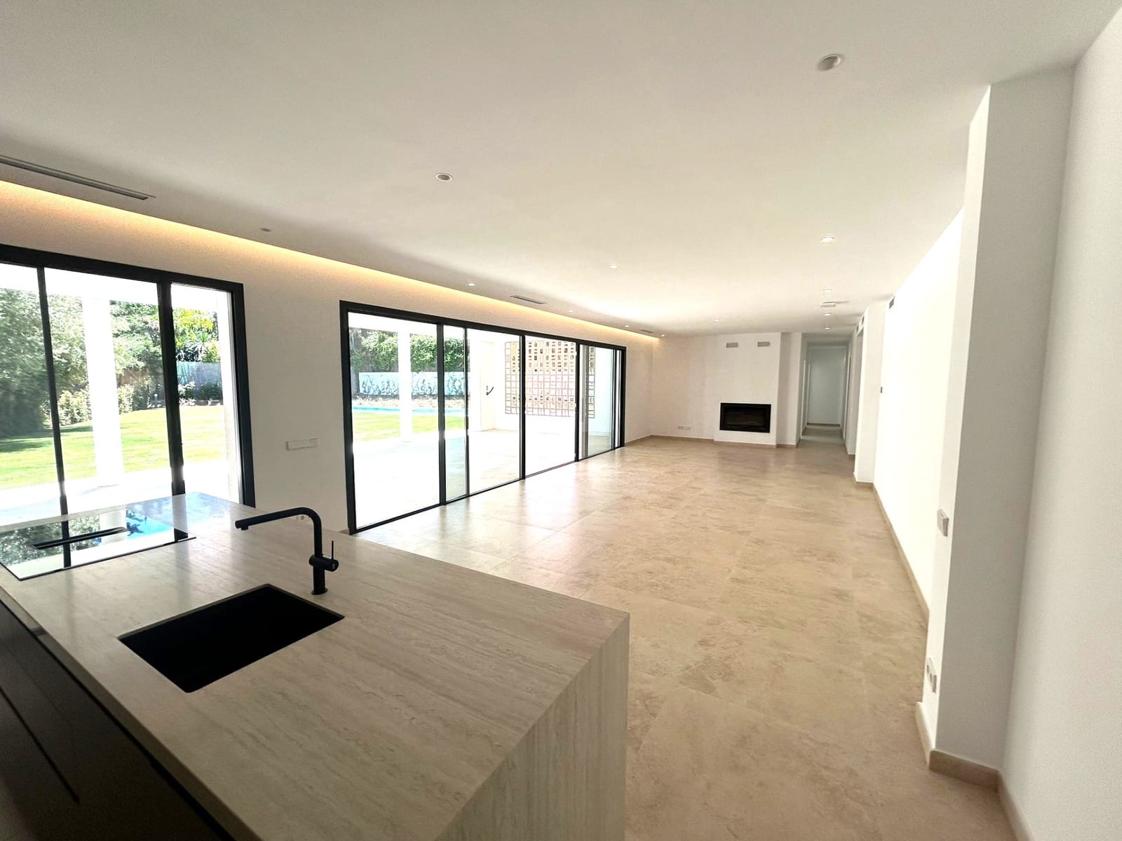 6 bedroom Villa for sale in Sotogrande with pool garage - € 2,600,000 (Ref: 9378896)