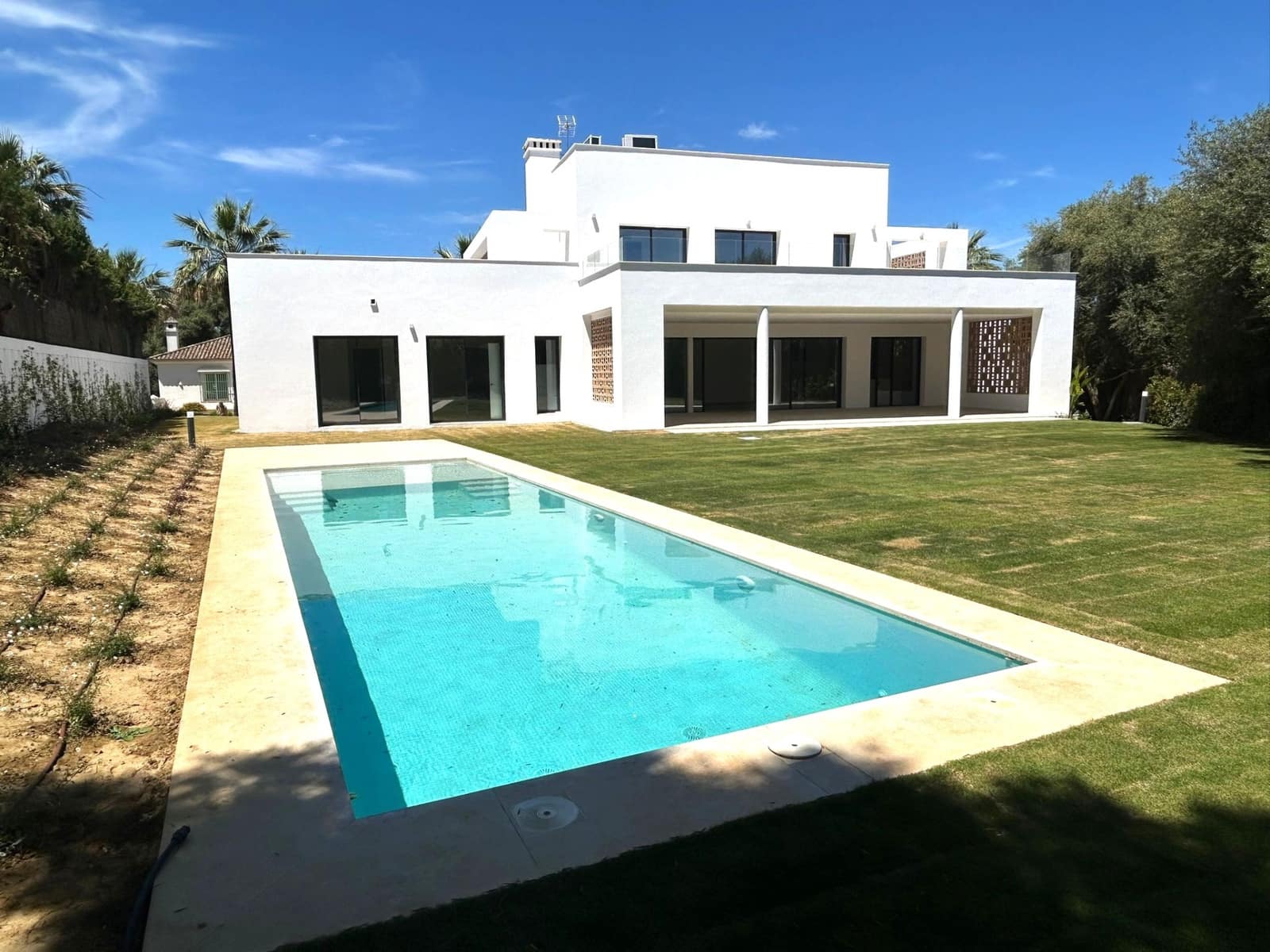 6 bedroom Villa for sale in Sotogrande with pool garage - € 2,600,000 (Ref: 9378896)