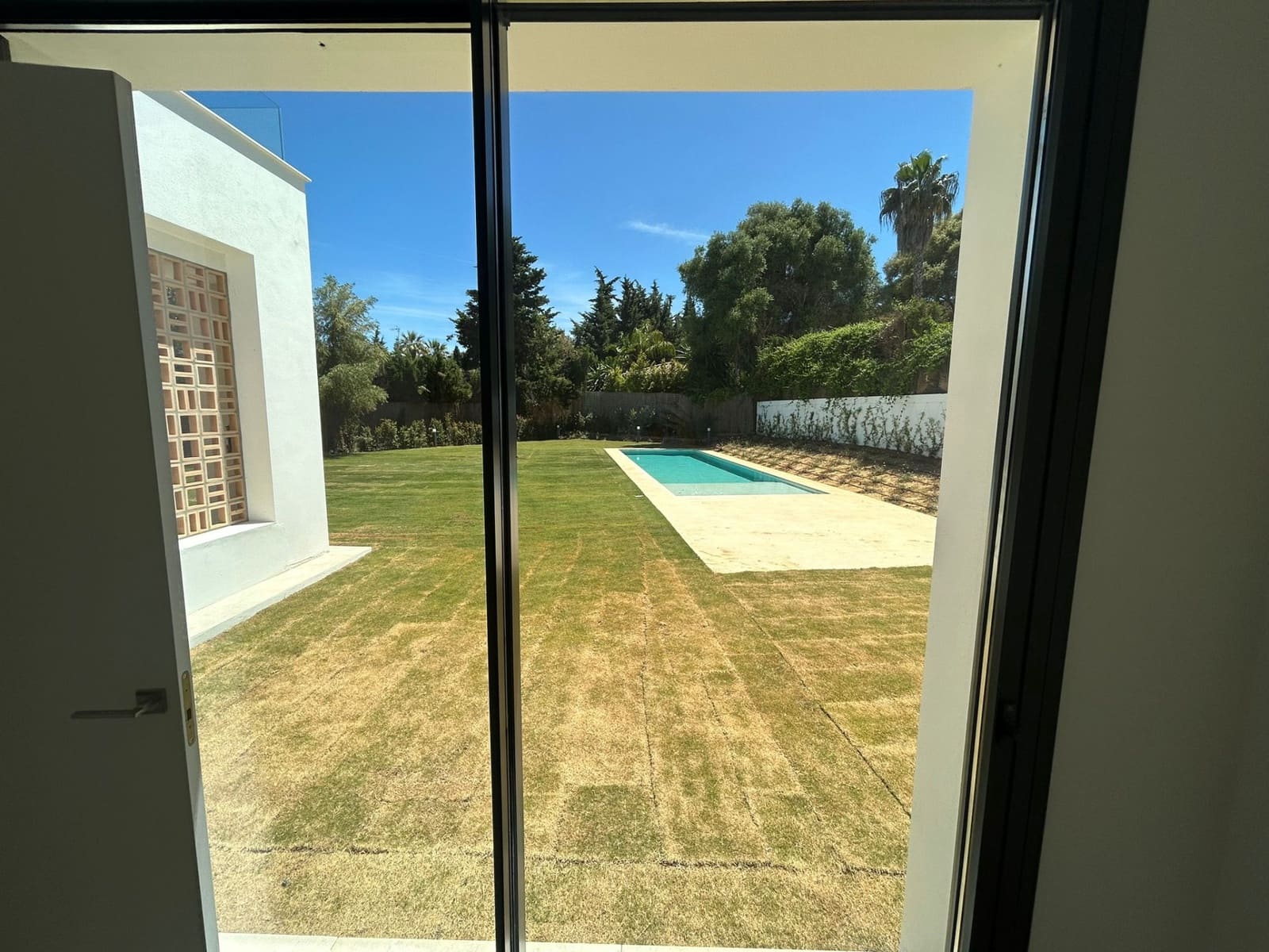 6 bedroom Villa for sale in Sotogrande with pool garage - € 2,600,000 (Ref: 9378896)