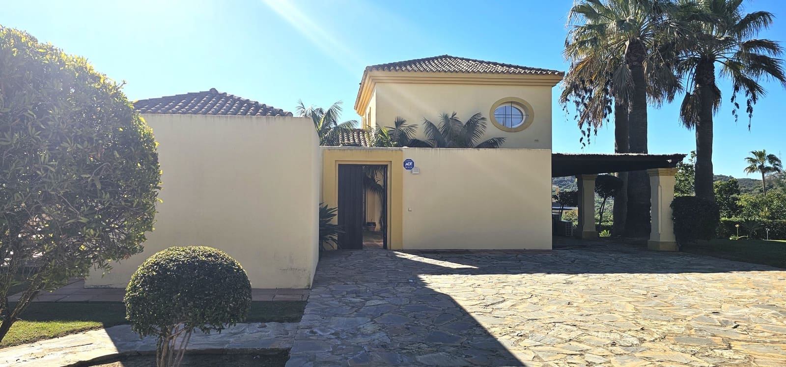 Chalet de 3 habitaciones en Sotogrande en venta con piscina garaje - 1.275.000 € (Ref: 9422184)