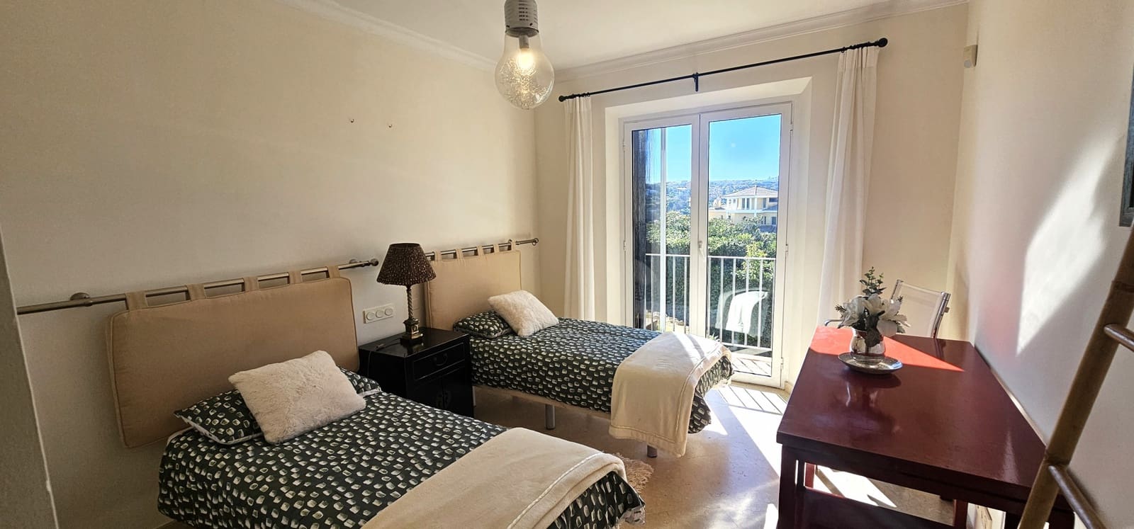 Chalet de 3 habitaciones en Sotogrande en venta con piscina garaje - 1.275.000 € (Ref: 9422184)