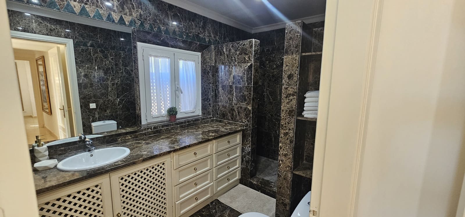 Chalet de 3 habitaciones en Sotogrande en venta con piscina garaje - 1.275.000 € (Ref: 9422184)