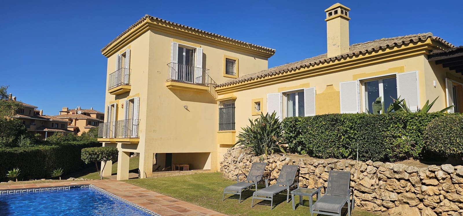 Chalet de 3 habitaciones en Sotogrande en venta con piscina garaje - 1.275.000 € (Ref: 9422184)