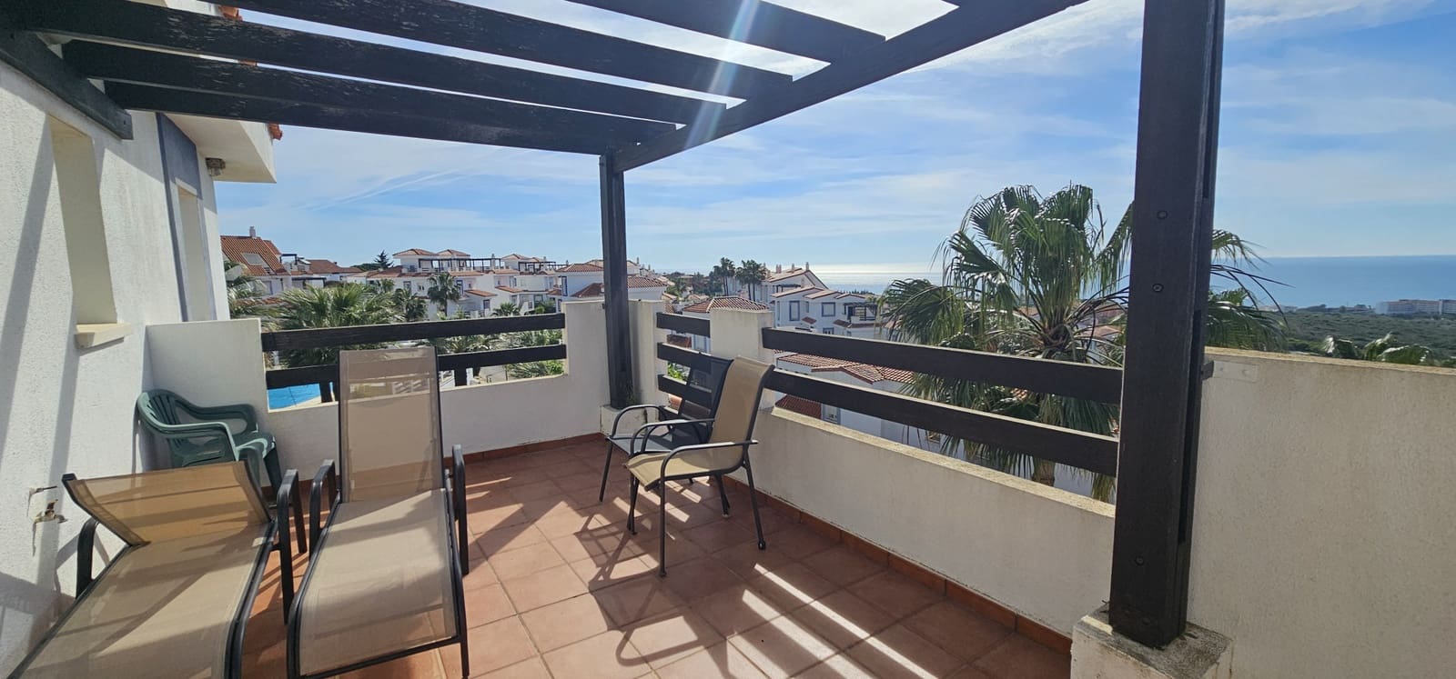 Apartamento de 3 habitaciones en La Duquesa / Puerto de la Duquesa en venta con piscina - 360.000 € (Ref: 9794360)