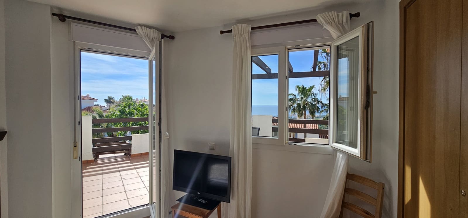 Apartamento de 3 habitaciones en La Duquesa / Puerto de la Duquesa en venta con piscina - 360.000 € (Ref: 9794360)