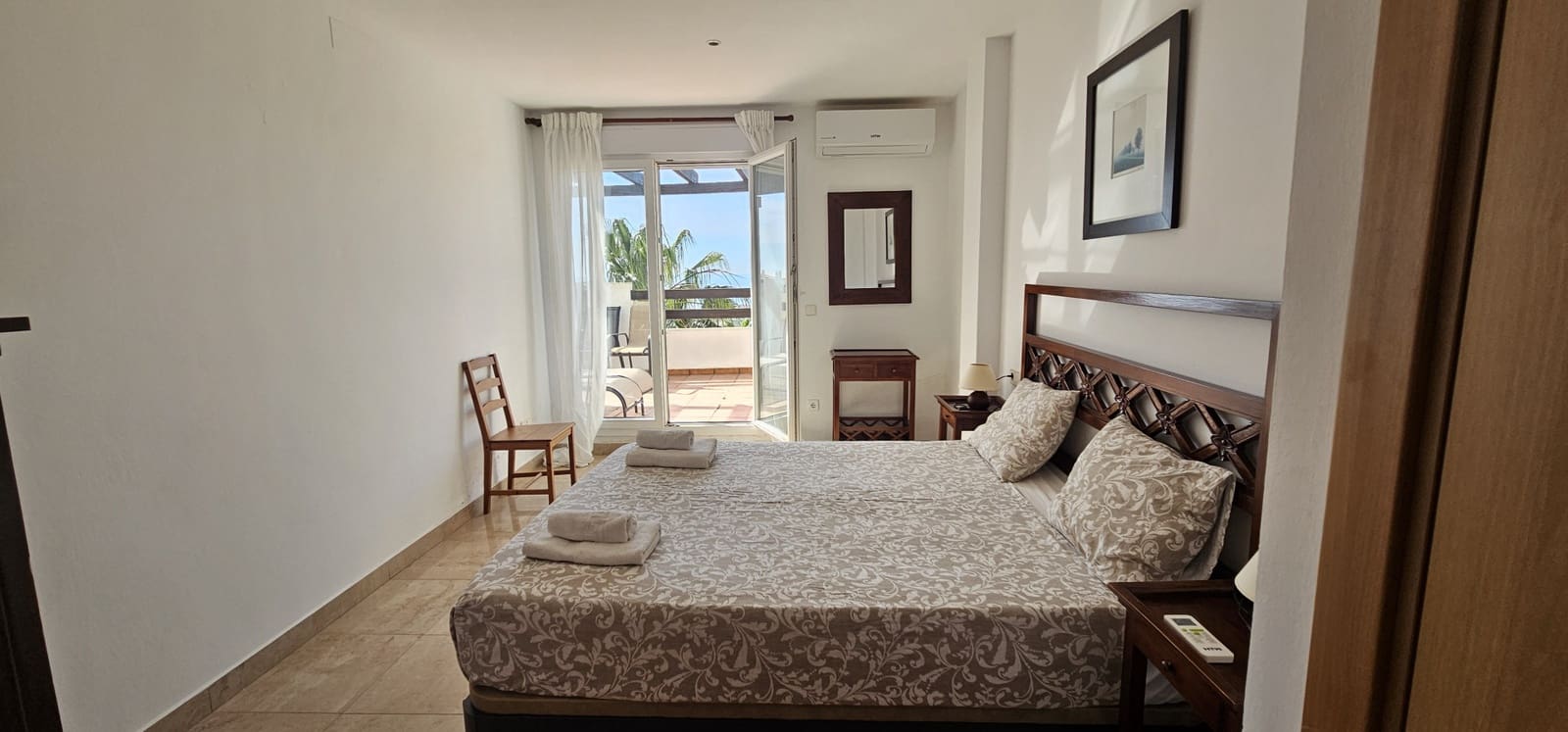 Apartamento de 3 habitaciones en La Duquesa / Puerto de la Duquesa en venta con piscina - 360.000 € (Ref: 9794360)