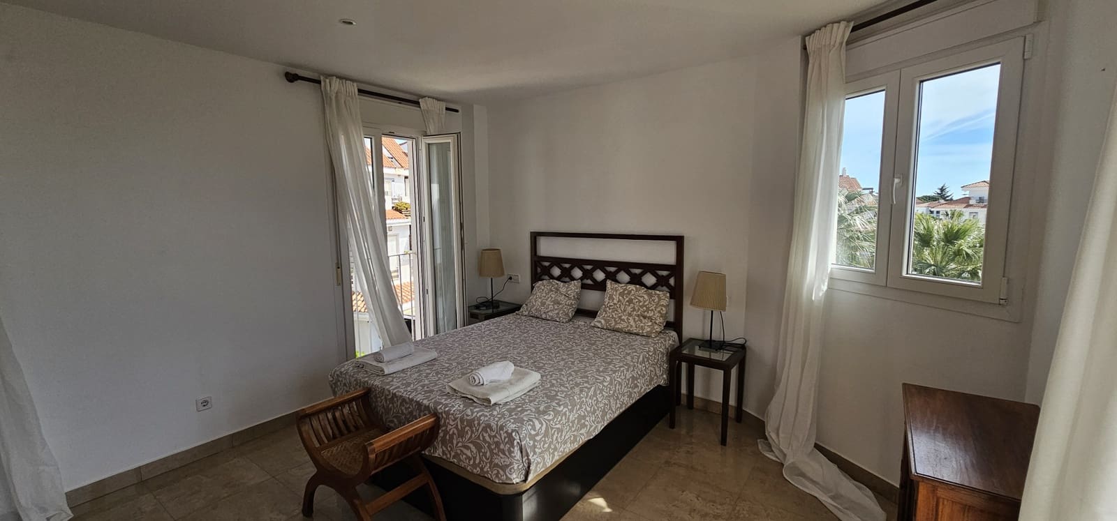 Apartamento de 3 habitaciones en La Duquesa / Puerto de la Duquesa en venta con piscina - 360.000 € (Ref: 9794360)