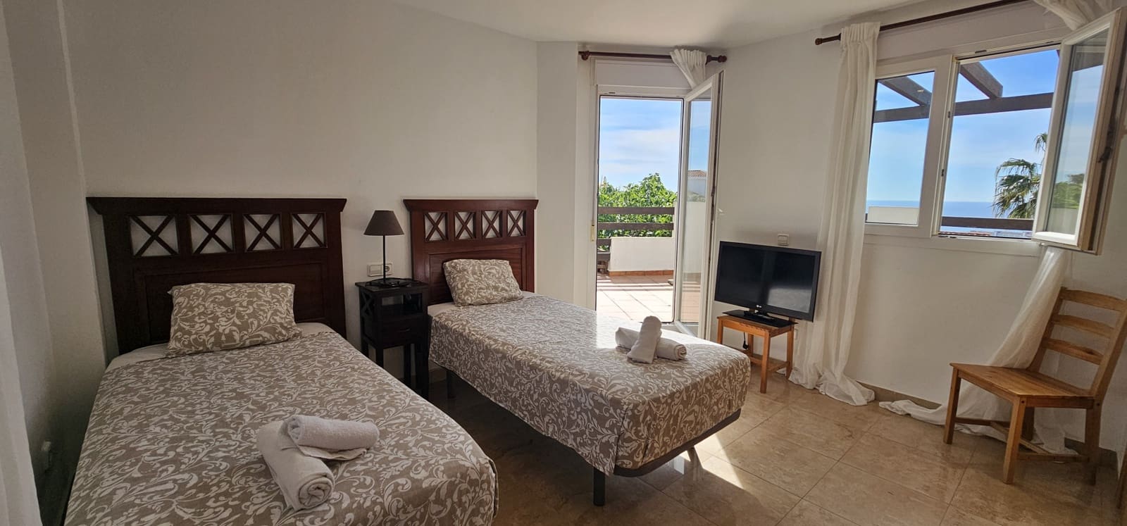 Apartamento de 3 habitaciones en La Duquesa / Puerto de la Duquesa en venta con piscina - 360.000 € (Ref: 9794360)