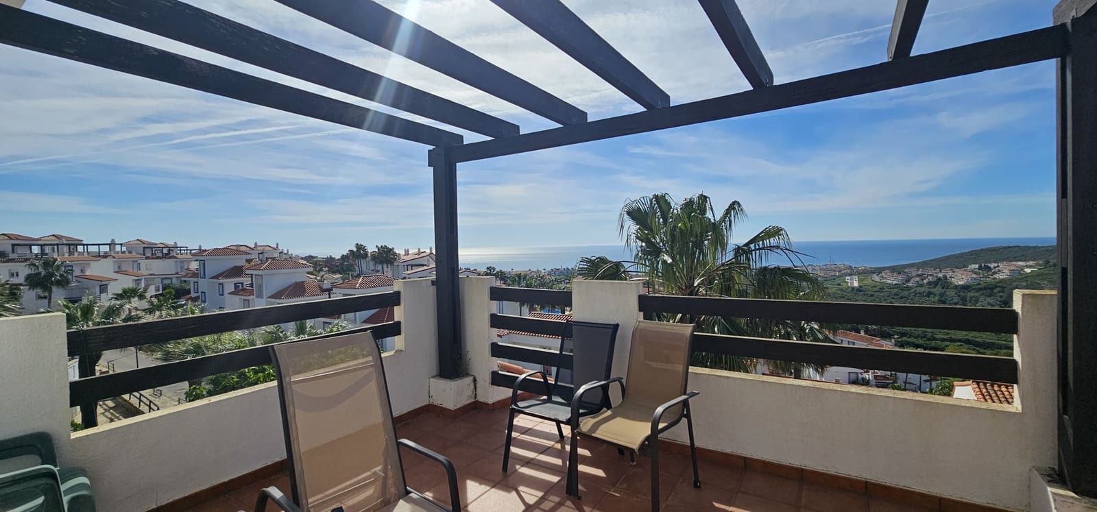 Apartamento de 3 habitaciones en La Duquesa / Puerto de la Duquesa en venta con piscina - 360.000 € (Ref: 9794360)