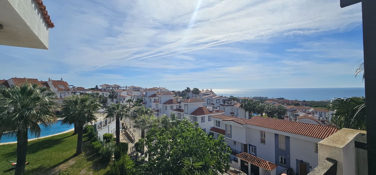 Apartamento de 3 habitaciones en La Duquesa / Puerto de la Duquesa en venta con piscina - 360.000 € (Ref: 9794360)