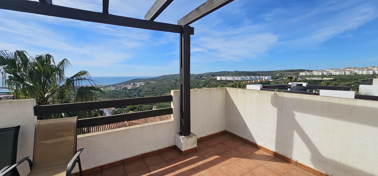 Apartamento de 3 habitaciones en La Duquesa / Puerto de la Duquesa en venta con piscina - 360.000 € (Ref: 9794360)