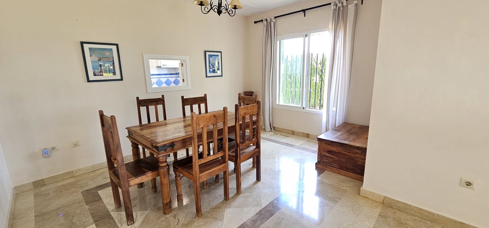4 Zimmer Villa zu verkaufen in La Alcaidesa mit Pool Garage - 875.000 € (Ref: 9826582)
