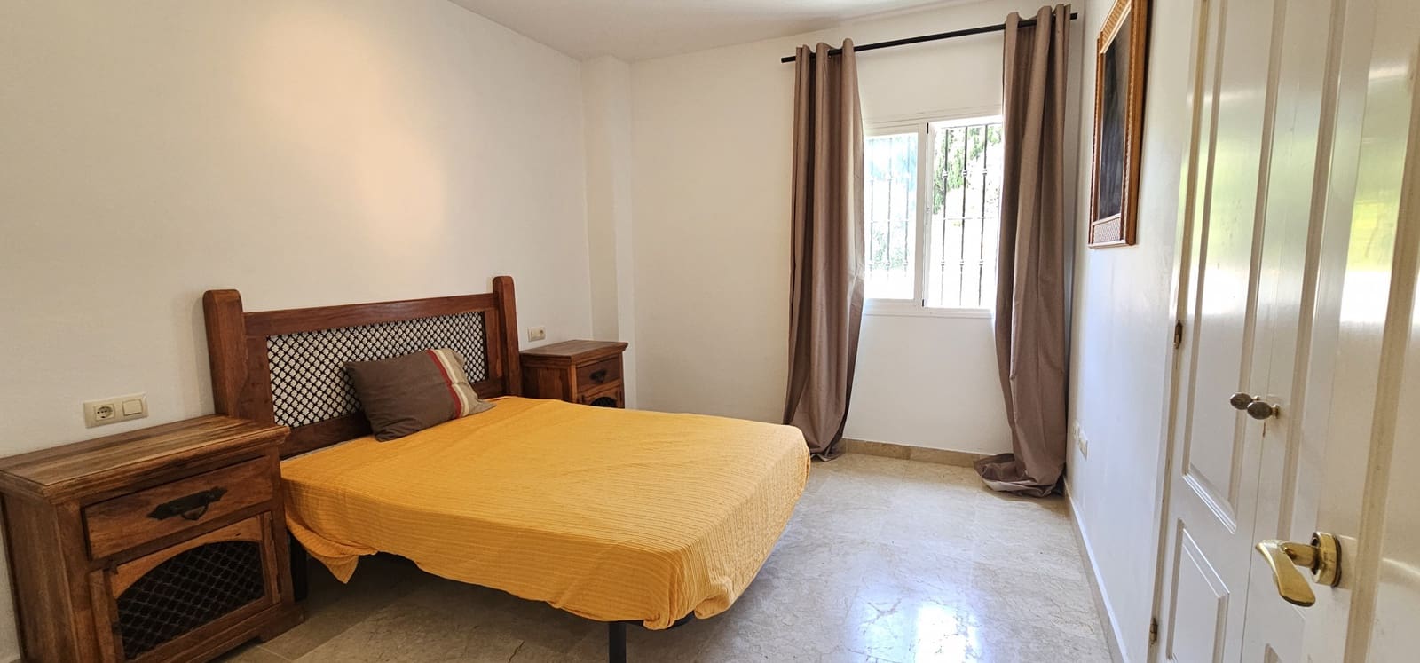 4 Zimmer Villa zu verkaufen in La Alcaidesa mit Pool Garage - 875.000 € (Ref: 9826582)