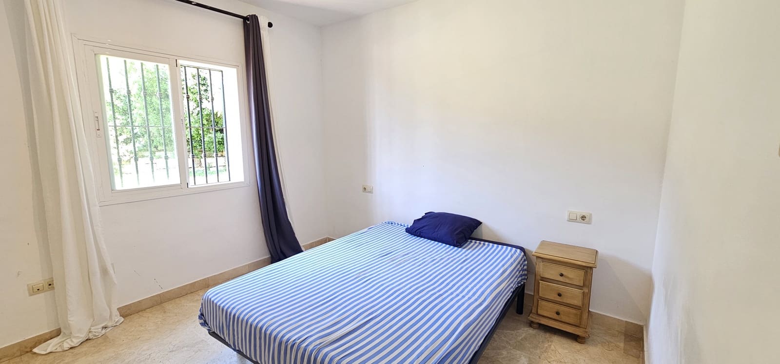 4 Zimmer Villa zu verkaufen in La Alcaidesa mit Pool Garage - 875.000 € (Ref: 9826582)