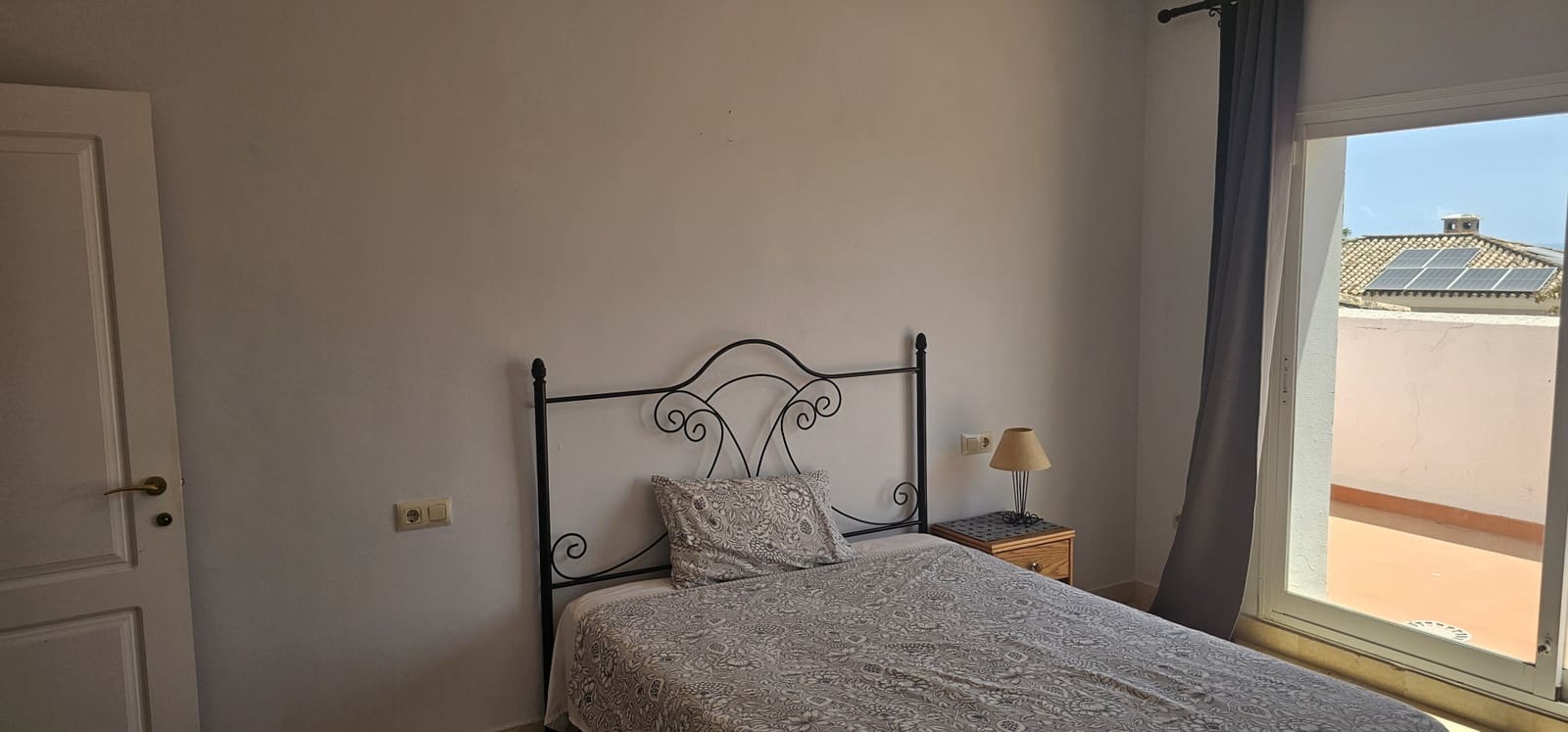 4 Zimmer Villa zu verkaufen in La Alcaidesa mit Pool Garage - 875.000 € (Ref: 9826582)