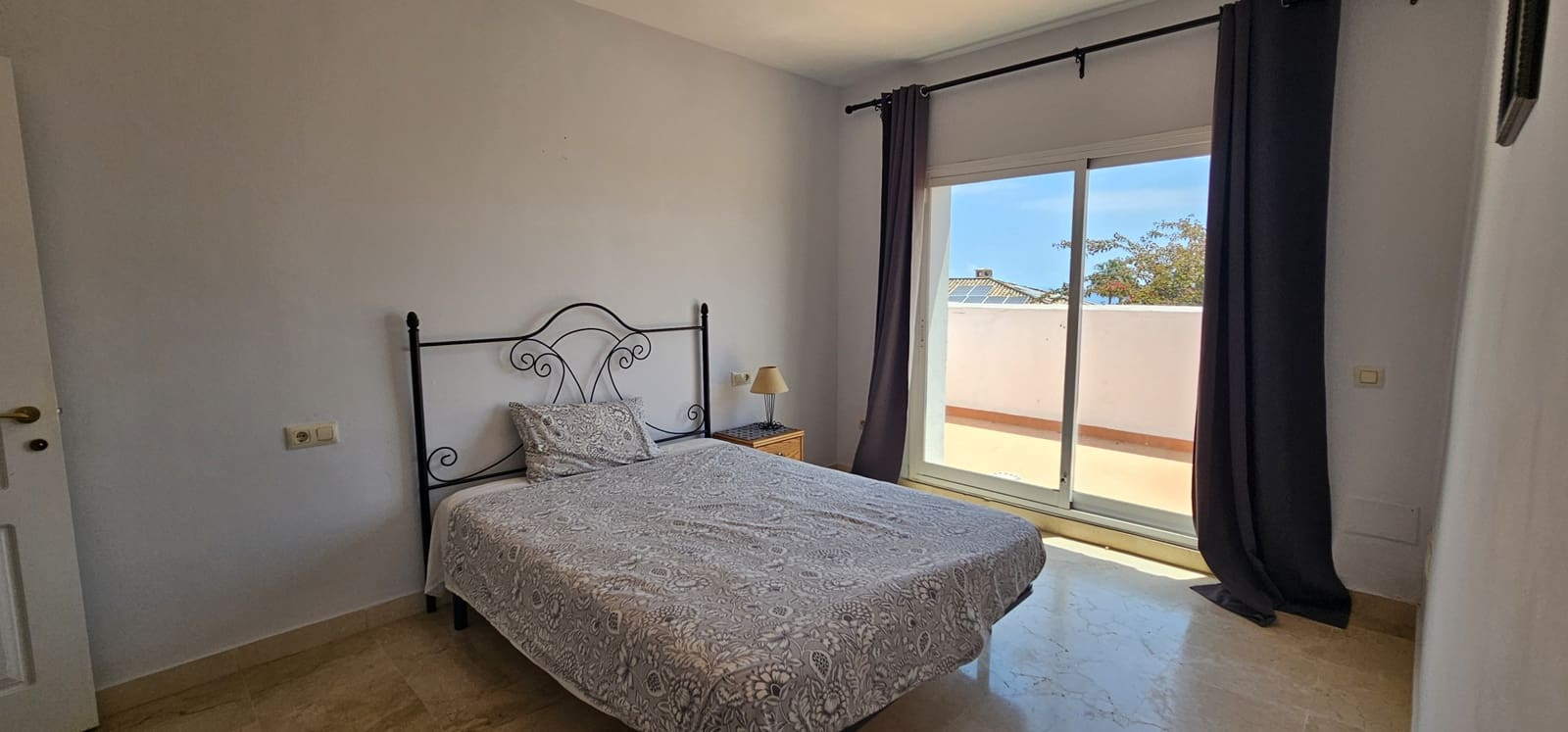 4 Zimmer Villa zu verkaufen in La Alcaidesa mit Pool Garage - 875.000 € (Ref: 9826582)