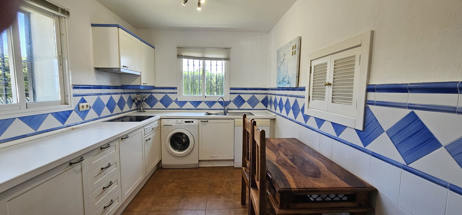4 Zimmer Villa zu verkaufen in La Alcaidesa mit Pool Garage - 875.000 € (Ref: 9826582)