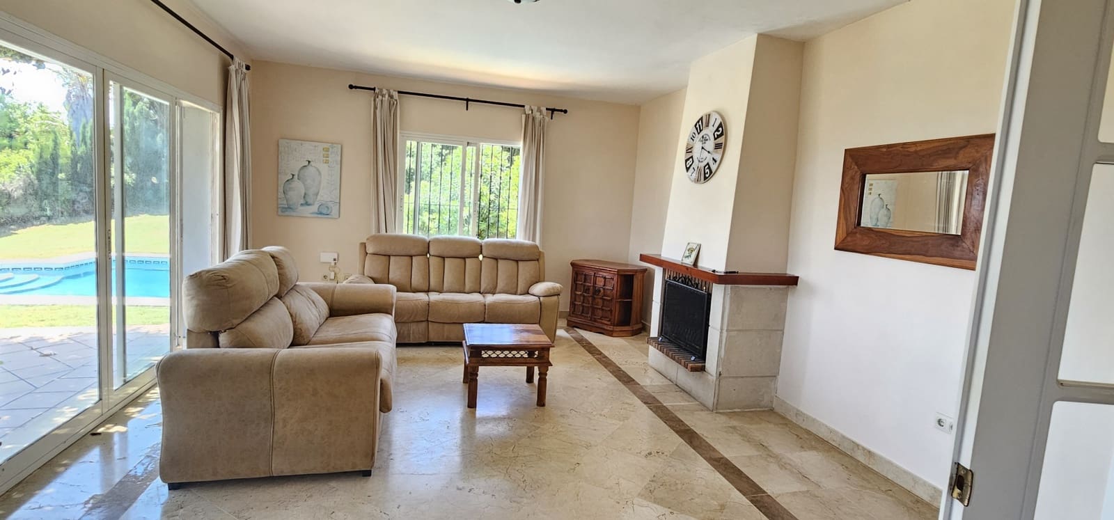 4 Zimmer Villa zu verkaufen in La Alcaidesa mit Pool Garage - 875.000 € (Ref: 9826582)