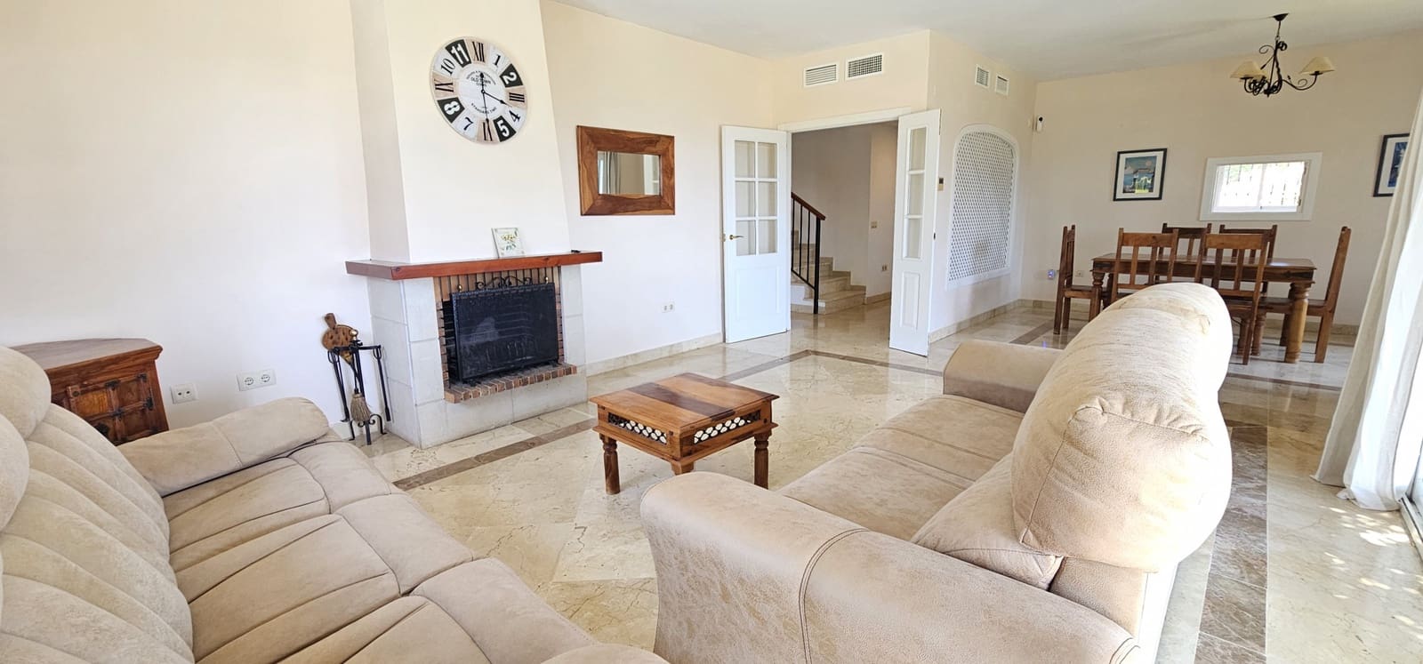 4 Zimmer Villa zu verkaufen in La Alcaidesa mit Pool Garage - 875.000 € (Ref: 9826582)