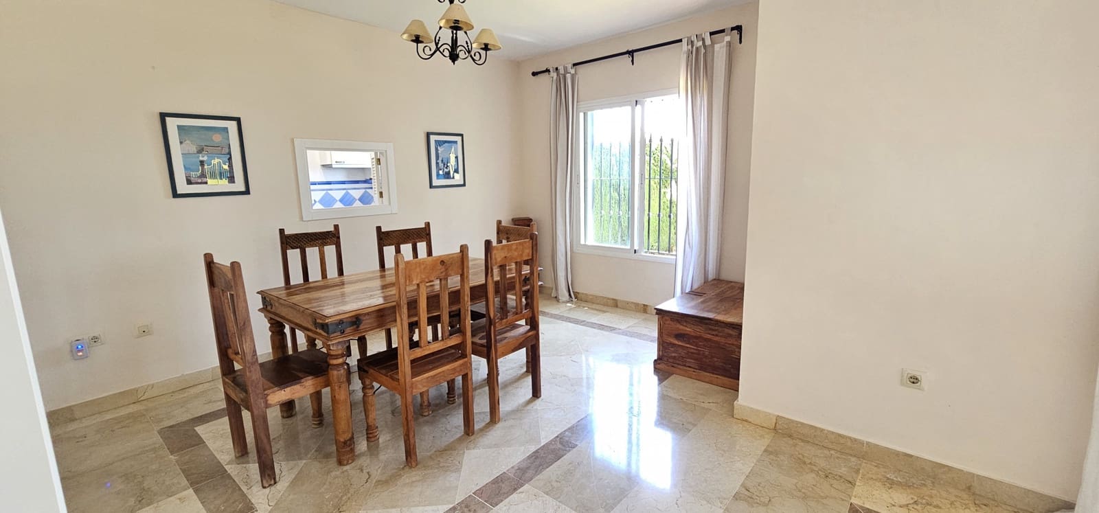 4 Zimmer Villa zu verkaufen in La Alcaidesa mit Pool Garage - 875.000 € (Ref: 9826582)