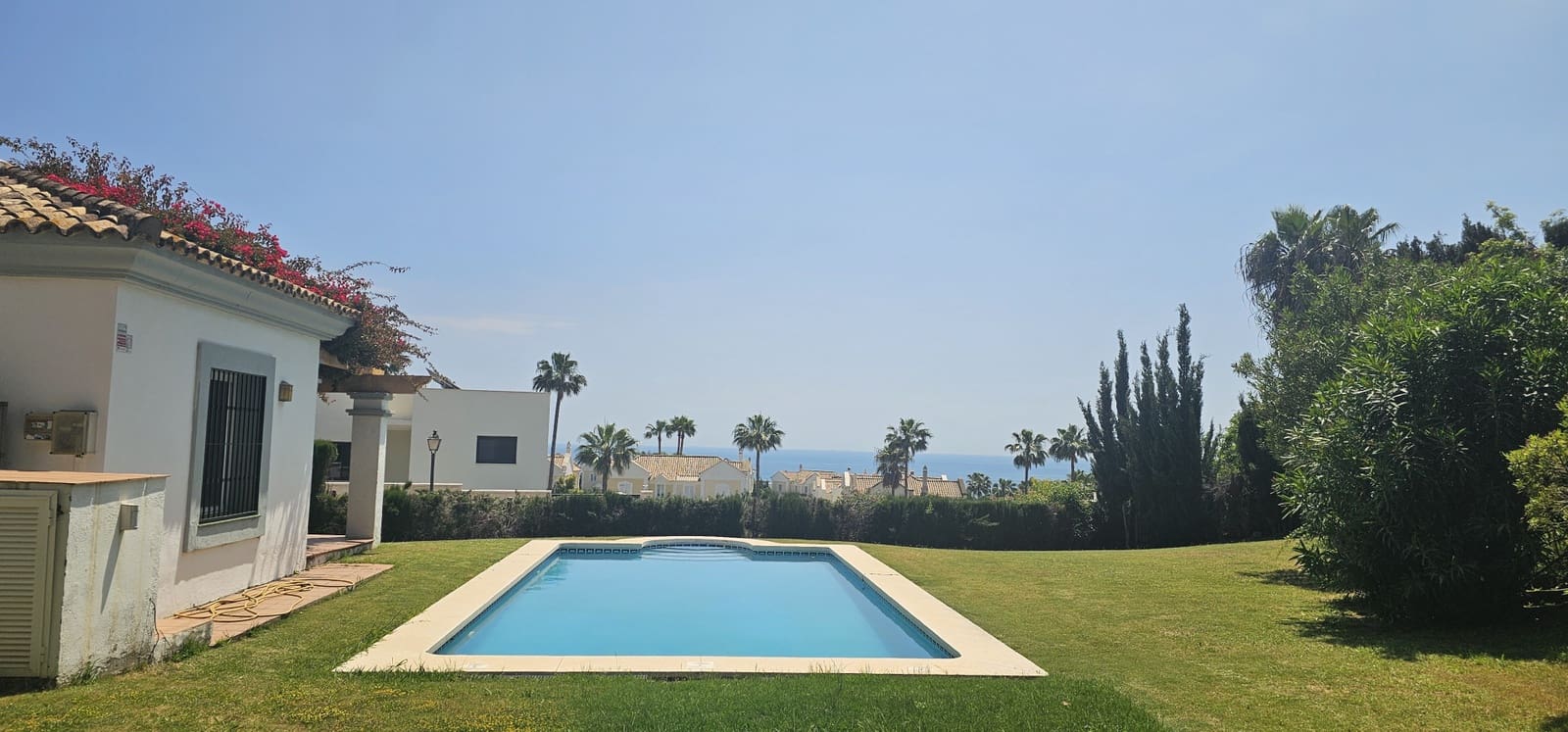 4 Zimmer Villa zu verkaufen in La Alcaidesa mit Pool Garage - 875.000 € (Ref: 9826582)