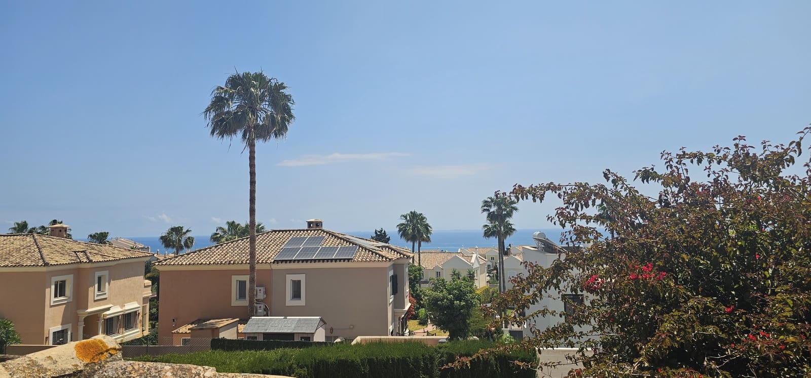 4 Zimmer Villa zu verkaufen in La Alcaidesa mit Pool Garage - 875.000 € (Ref: 9826582)