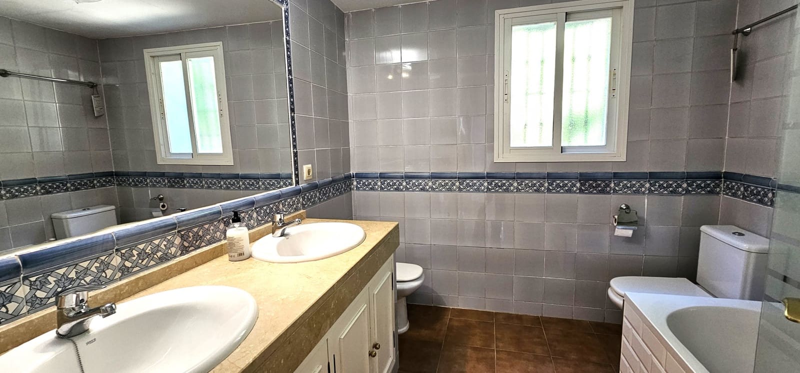 4 Zimmer Villa zu verkaufen in La Alcaidesa mit Pool Garage - 875.000 € (Ref: 9826582)