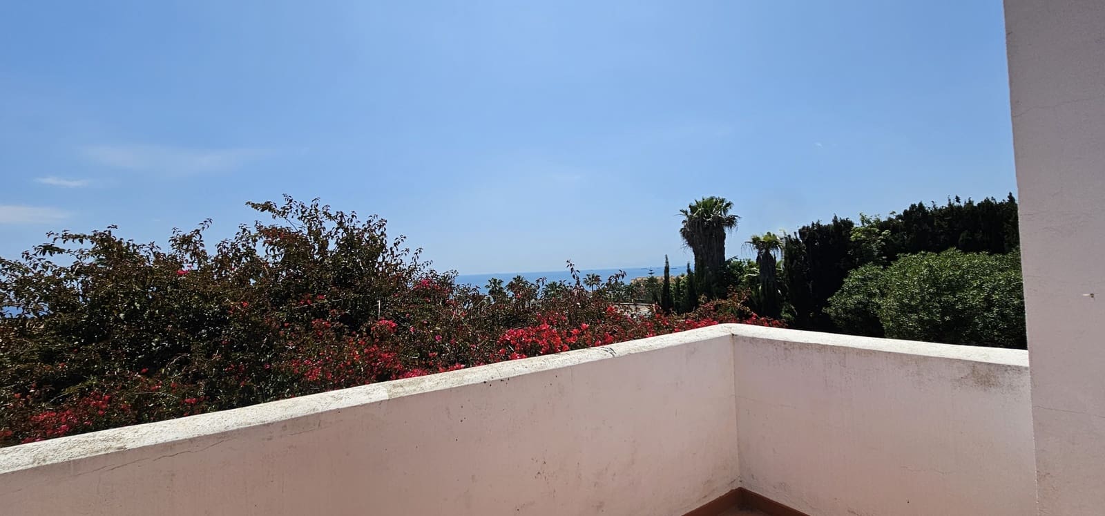 4 Zimmer Villa zu verkaufen in La Alcaidesa mit Pool Garage - 875.000 € (Ref: 9826582)